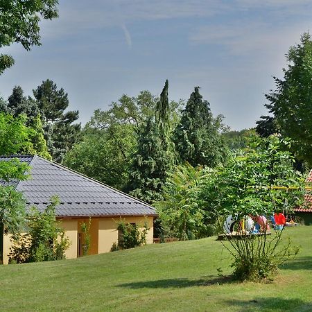 Areal Hradisek Villa Klobouky u Brna Luaran gambar