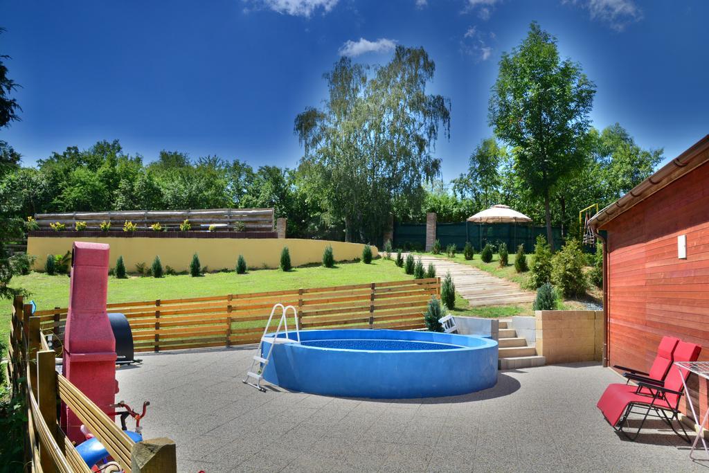 Areal Hradisek Villa Klobouky u Brna Luaran gambar