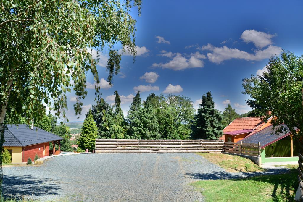 Areal Hradisek Villa Klobouky u Brna Luaran gambar