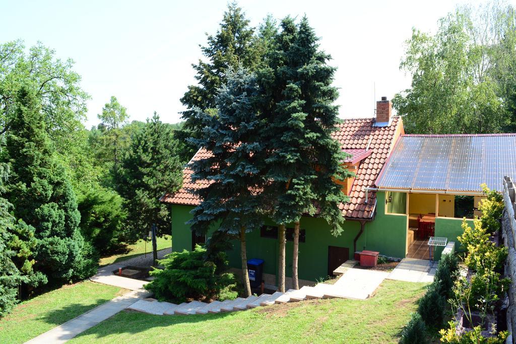 Areal Hradisek Villa Klobouky u Brna Luaran gambar